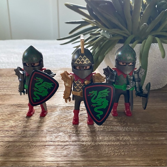 PLAYMOBIL 7669 & 7670: Green Dragon Leader & 2 Green Dragon Knights - Picture 1 of 4